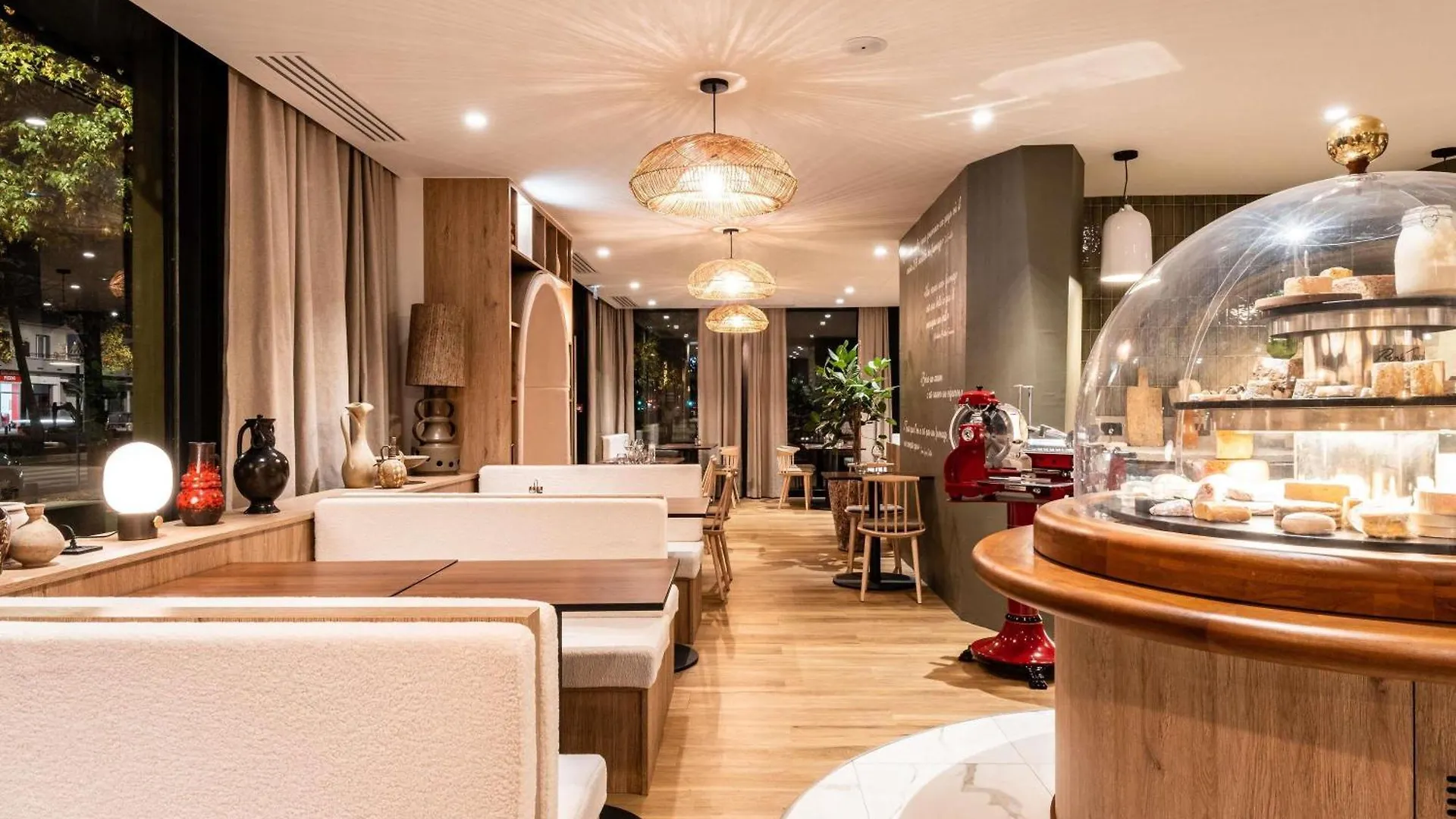 Mercure Grenoble Centre Alpotel 4*,  France