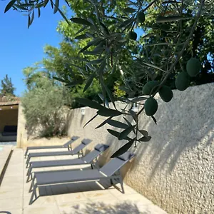  Hébergement de vacances La Maison En Couleurs 3 Etoiles, Avec Piscine France