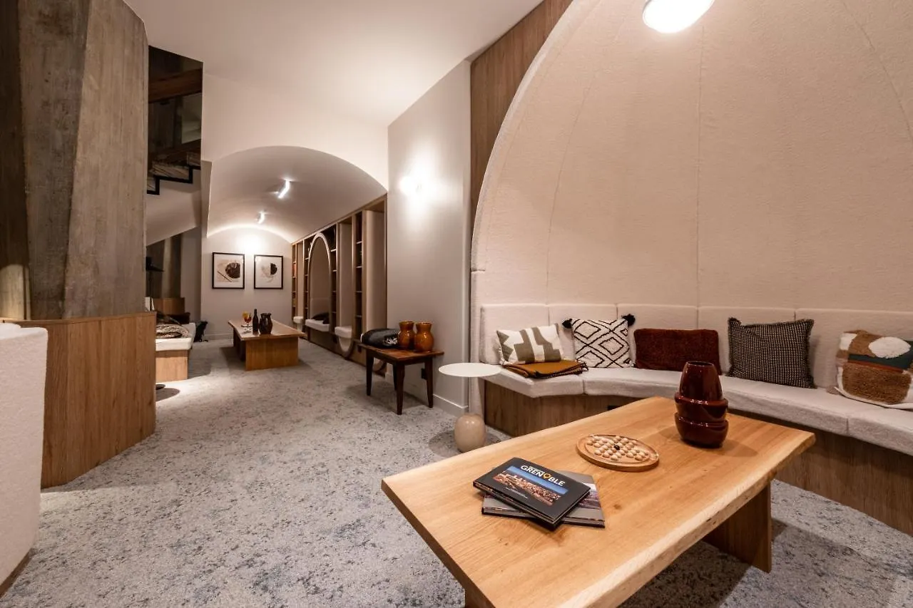 Mercure Grenoble Centre Alpotel 4*,