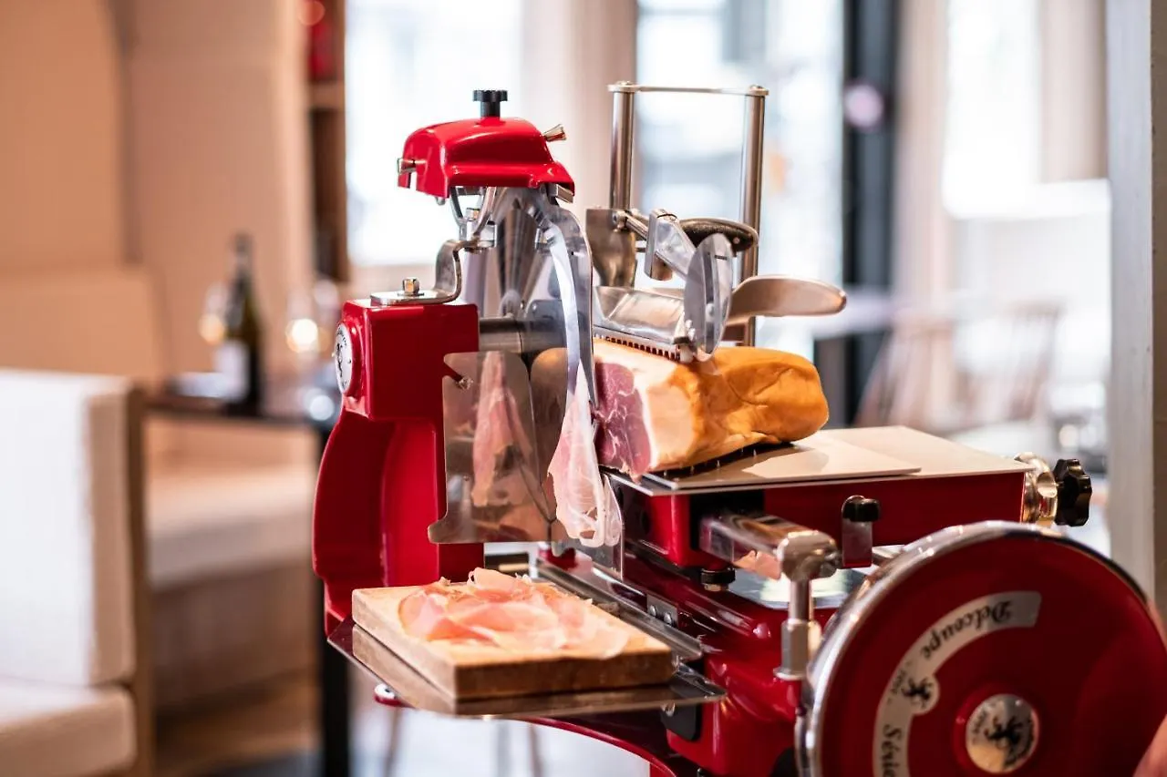 Mercure Grenoble Centre Alpotel 4*,